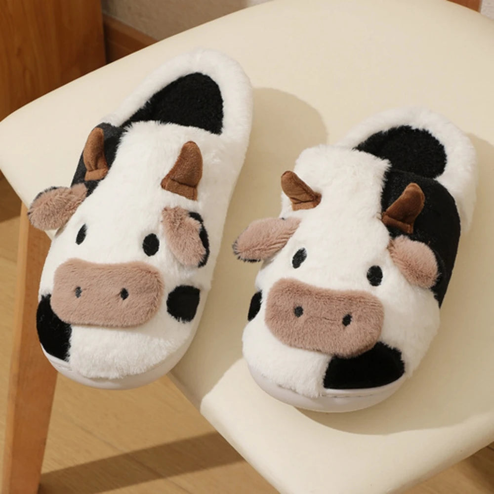 Pantofole invernali a forma di dolce mucca. Vestibilità per uomo/donna, calde, antiscivolo, leggere. Comfort e comodità a casa.