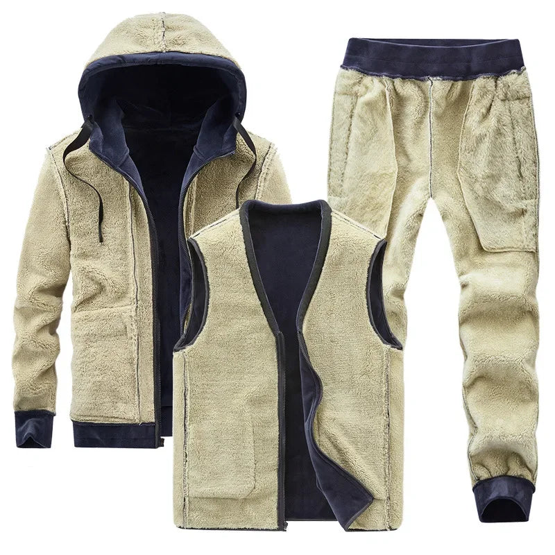 Tuta sportiva con imbottitura per autunno/inverno, completo tre pezzi: pantaloni e maglia con cappuccio e gilet. Colori a scelta, taglia dalla XS alla 4XL.