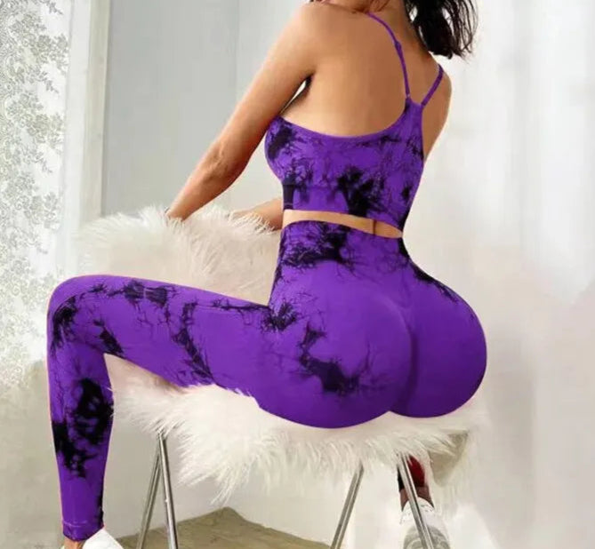 Pantaloni leggins con top. Set elasticizzato, sportivo/casual da donna, quattro colori, tre taglie.