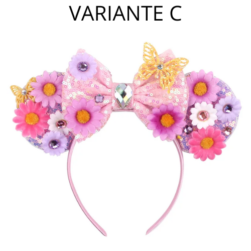 Carnevale, festa . Accessori per abito da principessa. Parrucca, corona, guanti ed altri accessori per outfit da principessa.