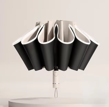 Ombrello pieghevole inverso, completamente automatico con striscia riflettente.