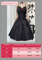 Abito da donna. Selezione di abiti in diverso stile vittoriano, gotico, con merletti in pizzo. Ideale come costume per carnevale, cosplay, feste.