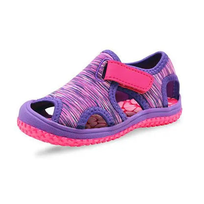 Sandali estivi per bambino/a con chiusura a strappo. Comfort, leggerezza e praticità.