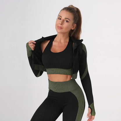 Tuta vita alta con top e felpa. Set tre pezzi sportivo/casual da donna, 10 colori, dalla S alla XL.