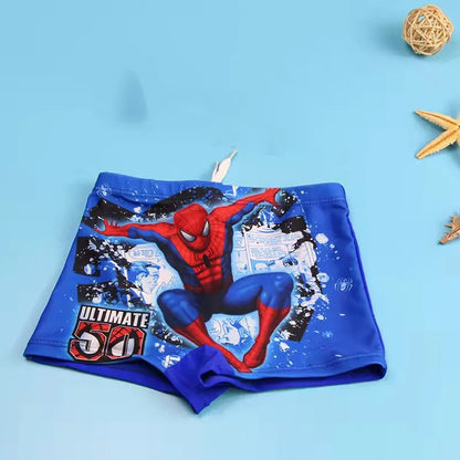 Costume Da Bagno a “Pantaloncino” da Bambino. Set Costume e Accessori con Immagini Cartoni Animati, per un Design Moderno e Colorato.