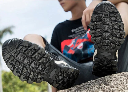 Scarpa sportiva primavera/estate da uomo, traspirante, morbida e resistente. Misura dal 39 al 44, disponibile grigia, blu e nera.