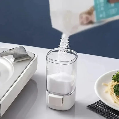 Bottiglia dosatrice, distributore di spezie, zucchero e altri ingredienti. Con bottone dosatore.