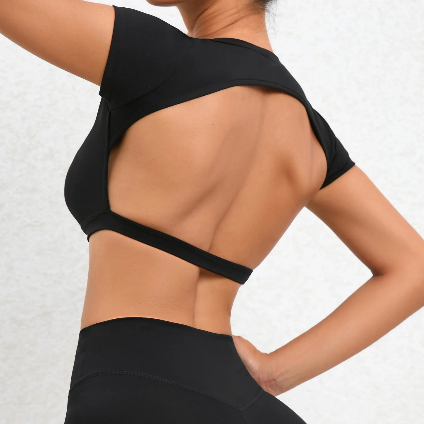 Top/T-shirt sportiva/casual, manica corta, per donna. Sette colori e 3 misure per la scelta.