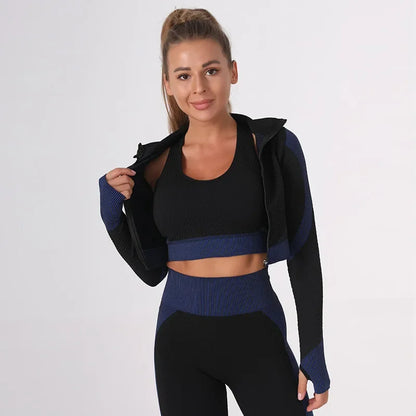 Tuta vita alta con top e felpa. Set tre pezzi sportivo/casual da donna, 10 colori, dalla S alla XL.