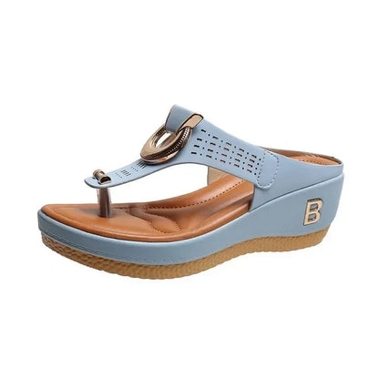 Ciabatte estive infradito da donna. Scelta ideale per chi cerca comfort, leggerezza e praticità.