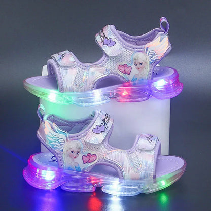 Sandali estivi per bambina, immagini “Frozen” e led colorati. Antiscivolo e ideale per comfort, leggerezza e praticità.