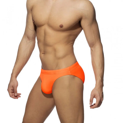 Costume Da Bagno Da Uomo, dai Colori Vivaci e Design Moderno.