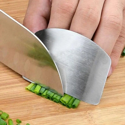Protezione per le dita in acciaio inossidabile. Proteggi le dita mentre affetti con il coltello in cucina.