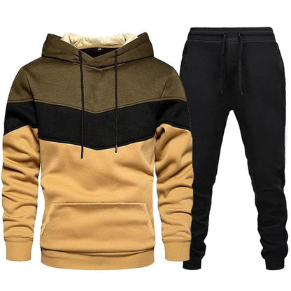Tuta sportiva da uomo autunno/inverno, completo due pezzi: pantaloni neri e maglia tricolore a righe con cappuccio.