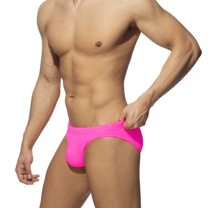 Costume Da Bagno Da Uomo, dai Colori Vivaci e Design Moderno.