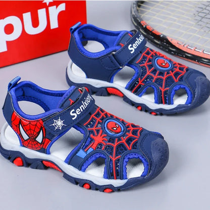 Sandali estivi "Spider-Man" per bambino  con chiusura a strappo. Antiscivolo e ideali per comfort, leggerezza e praticità.