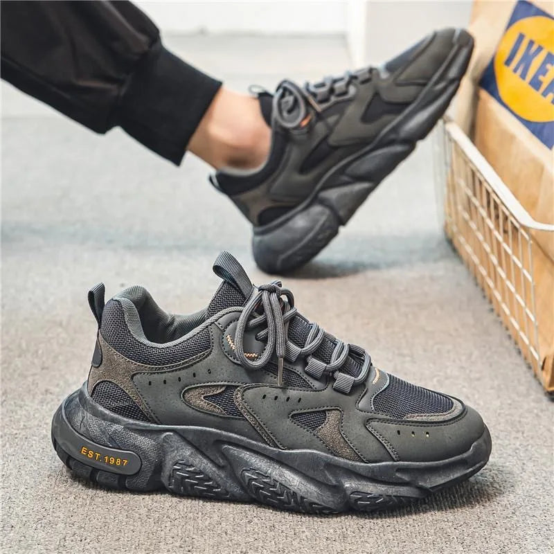 Scarpa sportiva primavera/autunno, traspirante, morbida e resistente. Misura dal 39 al 44, disponibile in più versioni e colori.