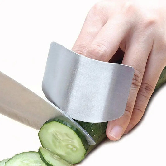 Protezione per le dita in acciaio inossidabile. Proteggi le dita mentre affetti con il coltello in cucina.