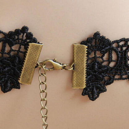 Braccialetto ad anello con collana a scelta. In pizzo nero e metallo, da donna.