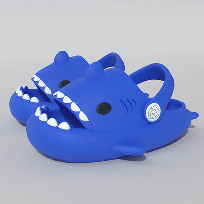 Ciabatte estive per bambini, a forma di “Squalo”. Antiscivolo e ideale per comfort, leggerezza e morbidezza.