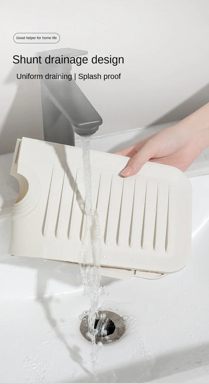 Tappetino antigoccia multiuso da lavandino per riporre il sapone da toilette. Design con pendenza per un drenaggio rapido dell'acqua.