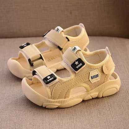 Sandali estivi per bambino/a con chiusura a strappo. Antiscivolo e ideali per comfort, leggerezza e praticità.