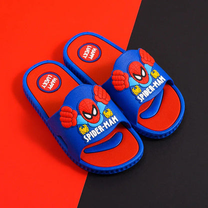 Ciabatte estive per bambino, con immagini 3D "uomo ragno". Scelta ideale per comfort, leggerezza e praticità.