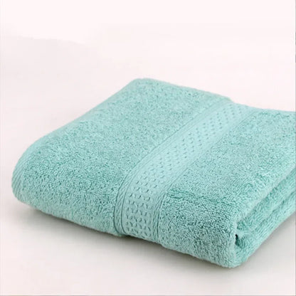 Asciugamano 100% cotone, tinta unita, 3 misure disponibili. Super assorbente e asciugatura rapida.