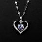 Collana girocollo a maglie in acciaio inossidabile con ciondolo: a forma di cuore e pietra al centro.