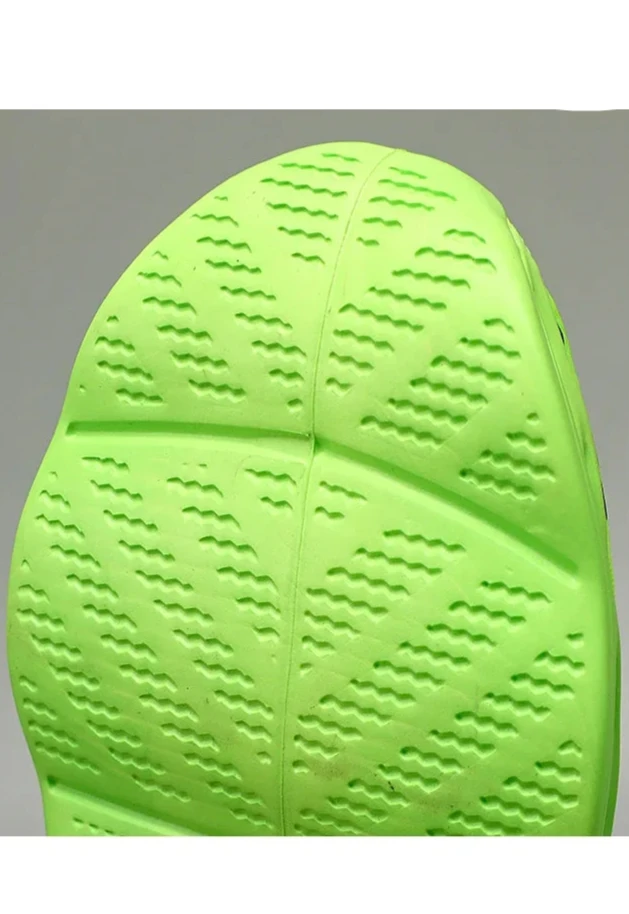 Scarpa sportiva primavera/estate/autunno da uomo, traspirante, morbida e resistente. Misura dal 40 al 47, disponibile 4 colori.