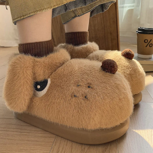 Pantofole invernali a forma di simpatico e docile cane. Vestibilità per uomo/donna, calde, antiscivolo, leggere. Comfort e comodità a casa.