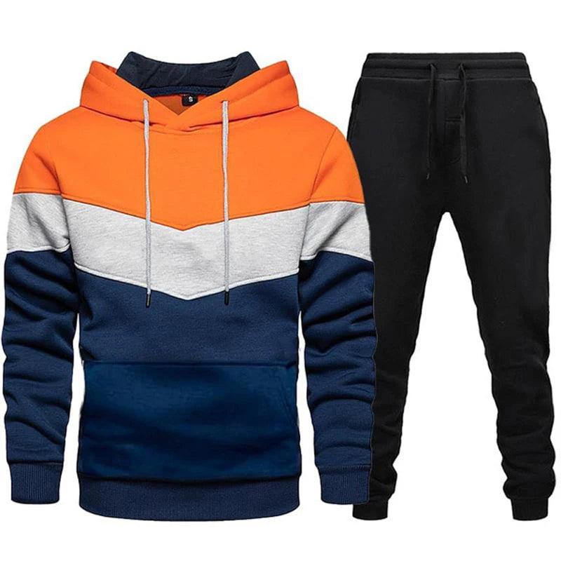 Tuta sportiva da uomo autunno/inverno, completo due pezzi: pantaloni neri e maglia tricolore a righe con cappuccio.