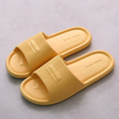Ciabatte unisex antiscivolo. Scelta ideale per chi cerca comfort, leggerezza e praticità.