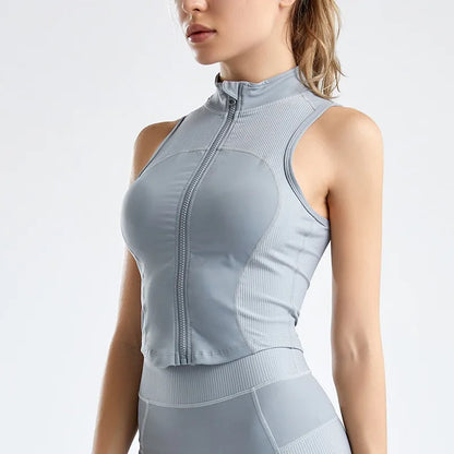 Top/T-shirt sportiva/casual, senza manica, per donna. Cinque colori e misura a scelta.