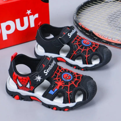 Sandali estivi "Spider-Man" per bambino  con chiusura a strappo. Antiscivolo e ideali per comfort, leggerezza e praticità.