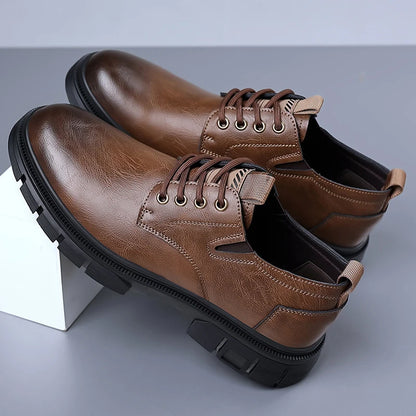 Scarpa da uomo, in pelle di alta qualità, impermeabile, traspirante, morbida e resistente.