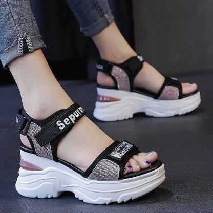 Sandali da donna altezza 8 cm. Antiscivolo, fondo morbido, resistenti. Libertà ai tuoi piedi.