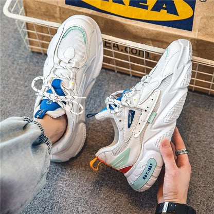 Scarpa sportiva primavera/autunno, traspirante, morbida e resistente. Misura dal 39 al 44, disponibile in più versioni e colori.