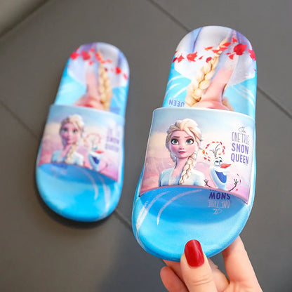 Ciabatte estive per bambine, con immagini 3D cartoni animati "Frozen". Antiscivolo, scelta ideale per comfort, leggerezza e praticità.
