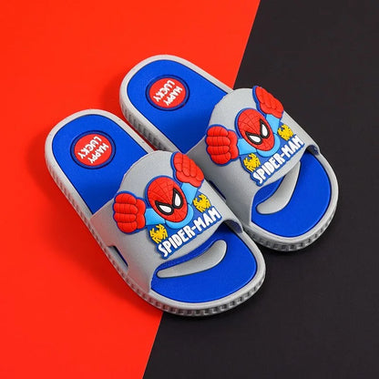 Ciabatte estive per bambino, con immagini 3D "uomo ragno". Scelta ideale per comfort, leggerezza e praticità.