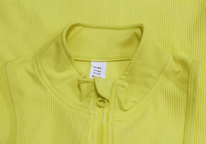 Top/T-shirt sportiva/casual, senza manica, per donna. Cinque colori e misura a scelta.