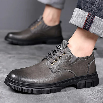 Scarpa da uomo, in pelle di alta qualità, impermeabile, traspirante, morbida e resistente.