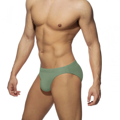 Costume Da Bagno Da Uomo, dai Colori Vivaci e Design Moderno.