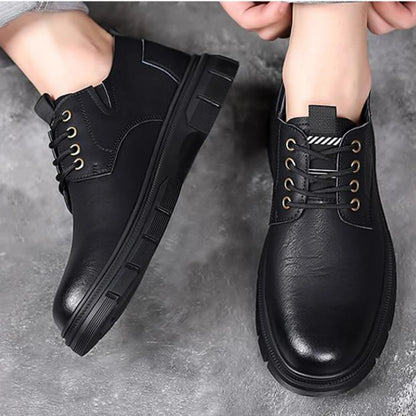 Scarpa da uomo, in pelle di alta qualità, impermeabile, traspirante, morbida e resistente.