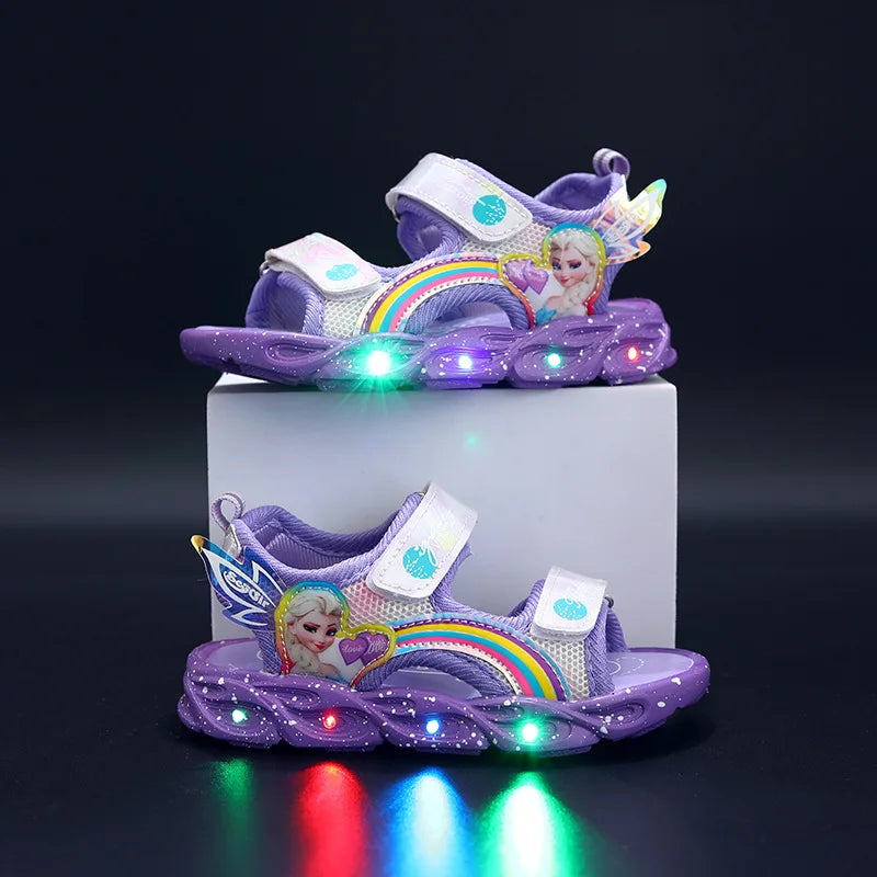 Sandali estivi per bambina, immagini “Frozen” e led colorati. Antiscivolo e ideale per comfort, leggerezza e praticità.