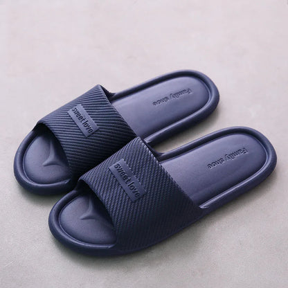 Ciabatte unisex antiscivolo. Scelta ideale per chi cerca comfort, leggerezza e praticità.