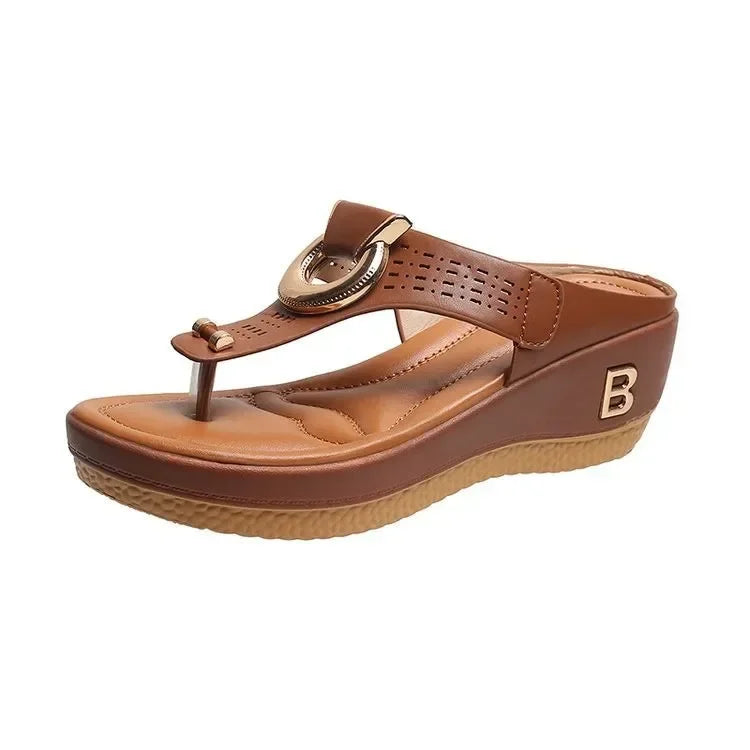 Ciabatte estive infradito da donna. Scelta ideale per chi cerca comfort, leggerezza e praticità.
