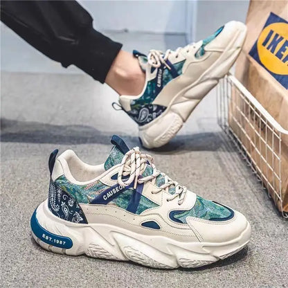 Scarpa sportiva primavera/autunno, traspirante, morbida e resistente. Misura dal 39 al 44, disponibile in più versioni e colori.