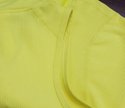 Top/T-shirt sportiva/casual, senza manica, per donna. Cinque colori e misura a scelta.
