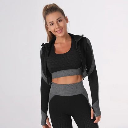 Tuta vita alta con top e felpa. Set tre pezzi sportivo/casual da donna, 10 colori, dalla S alla XL.